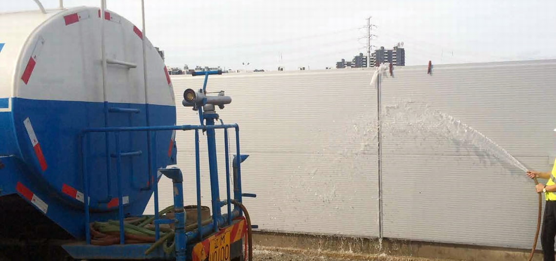 The ongoing three hour spray test PU Polyurethane Sandwich Wall Panel